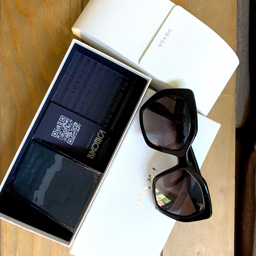 Prada Heritage sunglasses in excellent condition